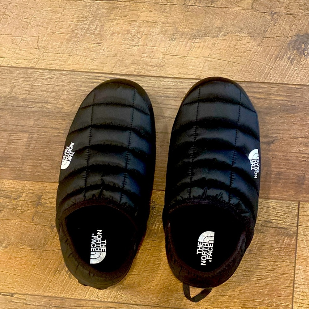 NWOT Northface Womens Slippers